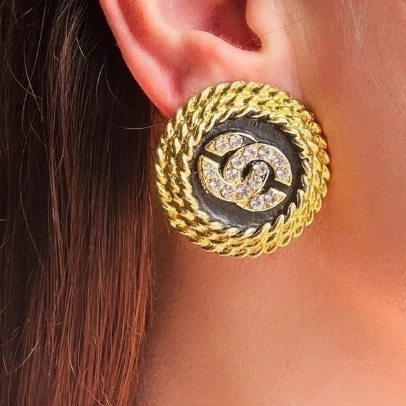 Like New ✨CHANEL vintage gold plated earrings ,crystal CC. #153