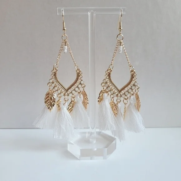☀️NWT Gold and White Tassel Boho Earrings