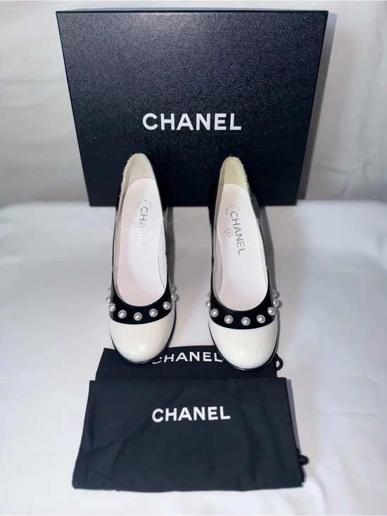 Authentic Chanel Pearl Cap Toe Block Heel Pumps Black/White Sz 38