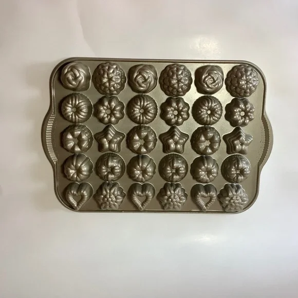 Nordic Ware Metallic Gray 30-Cavity Mini Bundt & Molded Cake Pan