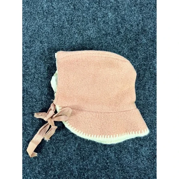 VTG 1950s 60s Felt Bonnet Hat Baby Girls Pink Ribbon Tie Blanket Stitched Edge