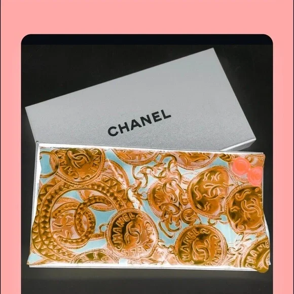 CHANEL COCO MARK LOGO GOLD CHAIN AND COIN PATTERN