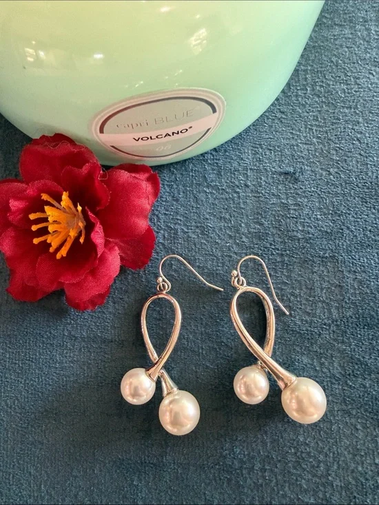 Elegant Silver Toned Pearl Drop Earrings - Fashion Women’s Jewelry