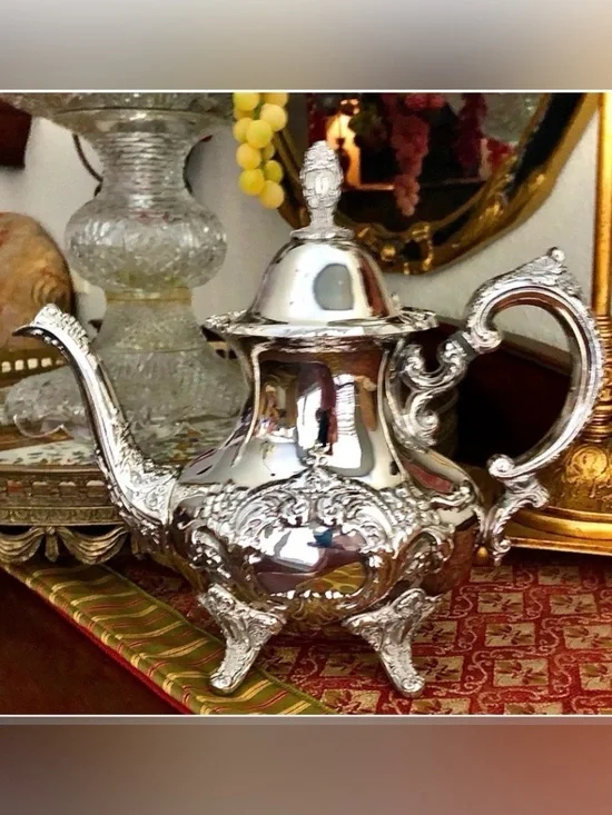 Vintage TOWLE Victorian Cameo Crest Silver Plate Teapot Hinged-lid