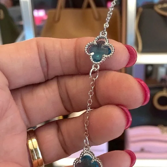 Elegant Silver‎ and Blue Clover Necklace NWT