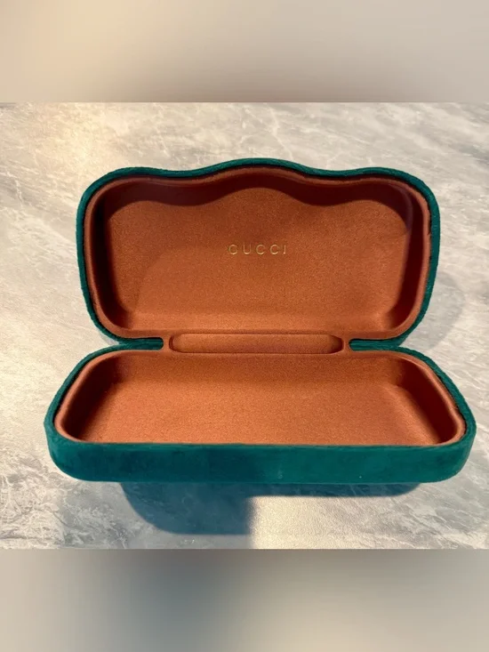 Gucci Authentic Velvet Green Clam Shell Hard Case Eyeglass Eyewear & Sunglasses
