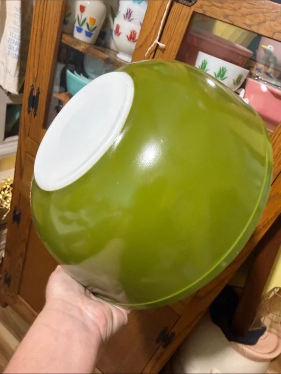 Pyrex avocado green Glass Mixing Bowl 404 4qt