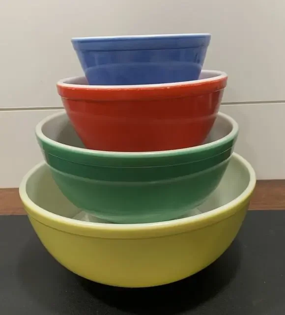 Vintage 4 Nesting Bowl Set Pyrex COLORS Yellow Green Red Blue