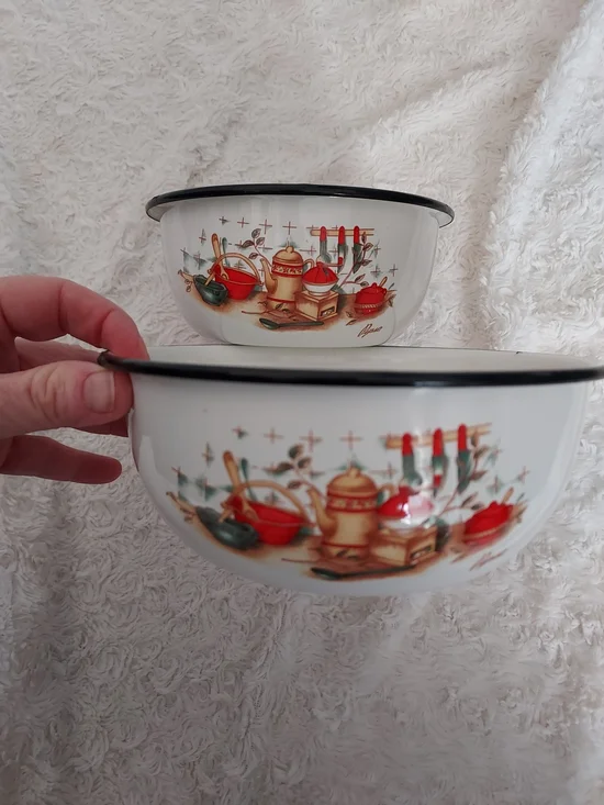 Vintage MCM Pipsa White Enamel Nesting Bowls Kitchen Motif Cottagecore Country