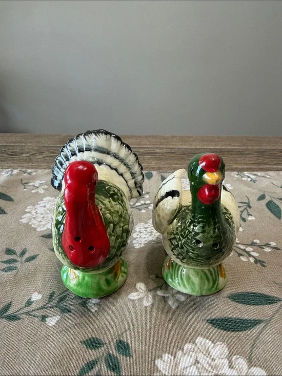 VTG‎ Japan Thanksgiving Hand-Painted Ceramic Turkey Salt & Pepper Set