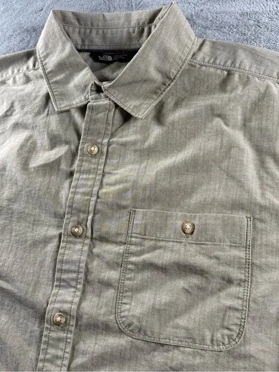 The North Face Button-Up Short Sleeve Shirt Men's Medium Tan Cotton/Poly Blend