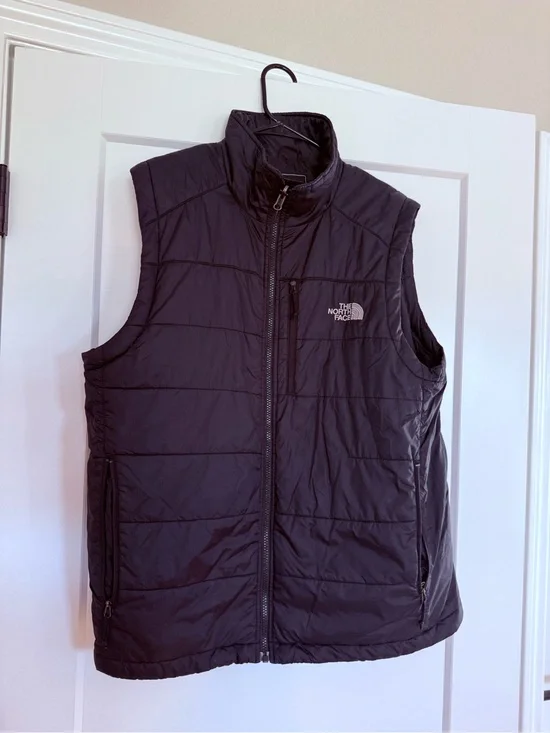 The North Face Men’s Black Lightweight Insulated Puffer Vest – Size Large