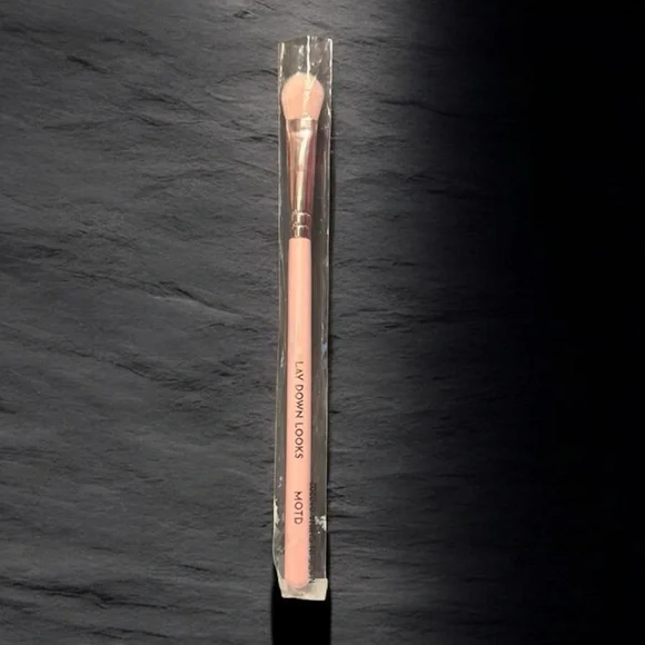 5️⃣MOTD Lay Down Looks Shader Brush Or 5 For 25