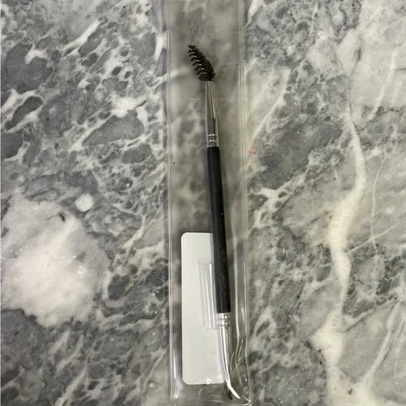 Anastasia‎ Beverly Hills ABH Dual Ended Firm Detail Brush