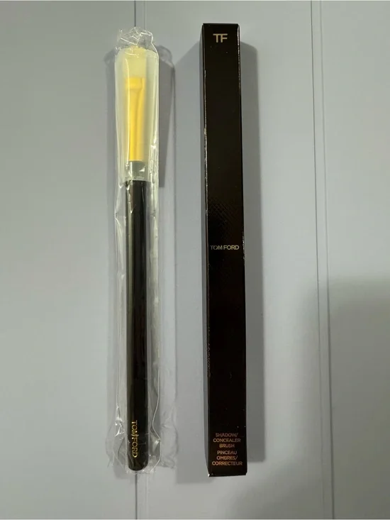 Tom Ford Shadow / Concealer Brush 03 Natural Animal Hair NIB