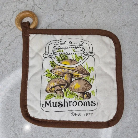 Mushroom Quilted Potholder Wood Ring HBI 1977‎ - VINTAGE