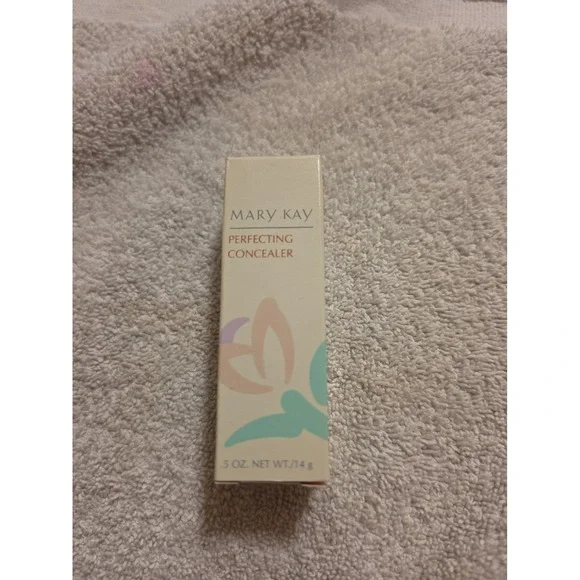 Vtg Mary Kay Perfecting Concealer Ivory  #5672 NOS NIB