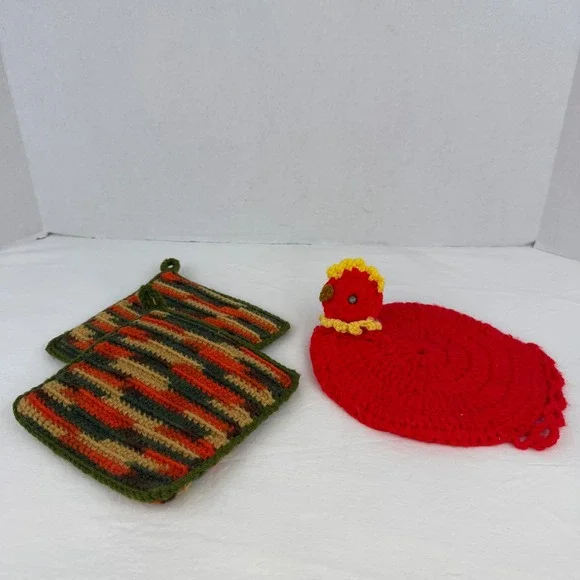 Vintage Handmade Crochet Chicken Trivet and Variegated Pot Holder Set 3pc‎