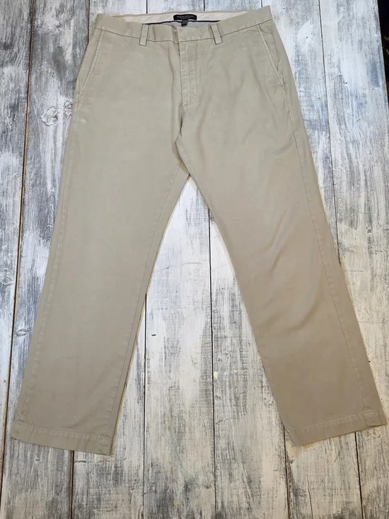 Banana Republic Men's Khaki Emerson Chinos - Light Tan Waist 33