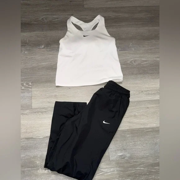 Nike set pants & tank size M/L for girls 👧