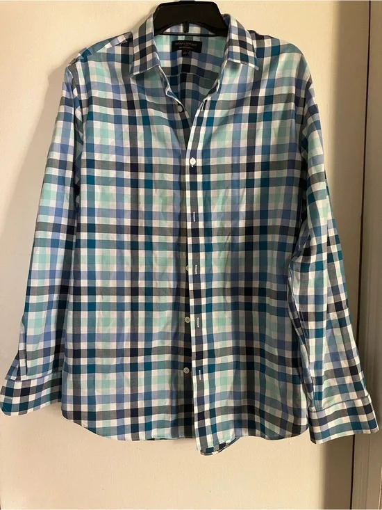 Banana Republic Men's Blue Plaid Button-Down Shirt - Casual Long Sleeve