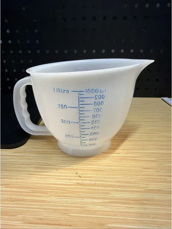 VINTAGE Tupperware Mix N Pour Measuring Bowl 4 Cup Red/Blue Markings No Lid *