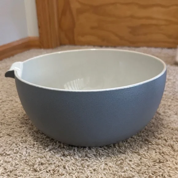 West Elm Aaron Probyn Large Gray Stoneware Serving Decorative Pour Mixing Bowl