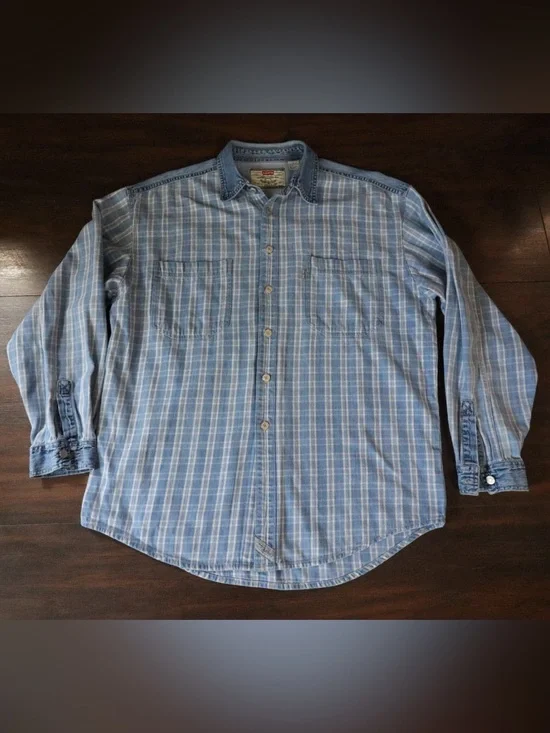 90s Levi's Light Blue Plaid Button-Up Shirt