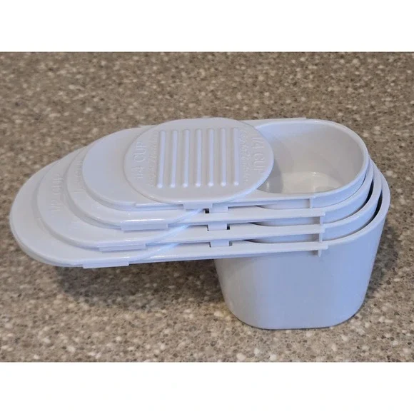Weight Watchers 4pc Nesting Leveling Measuring Cup‎ Set 1 - 1/2  - 1/3 - 1/4 Cup