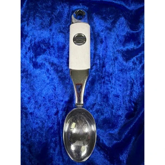 KitchenAid Ice Cream Scoop White Ergonomic Handle Zinc Alloy‎ Head 8.5 Inch Cute