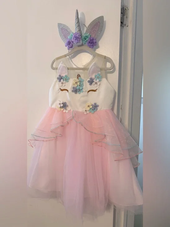 Girls Pink Unicorn Tulle Costume Dress with Floral Detail size 5 and Headband 🦄💕
