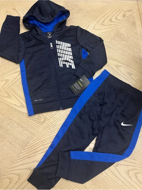 *BUNDLE* Boys Nike Jacket & Jogger Size 5