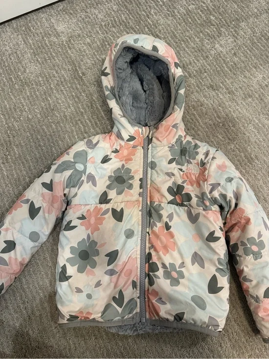The North Face Girls Floral Hooded Puffer Jacket – Pink & Gray