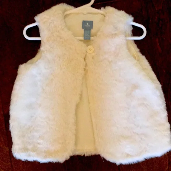 🥰3/$35 Faux fur‎ white gap vest sz 4