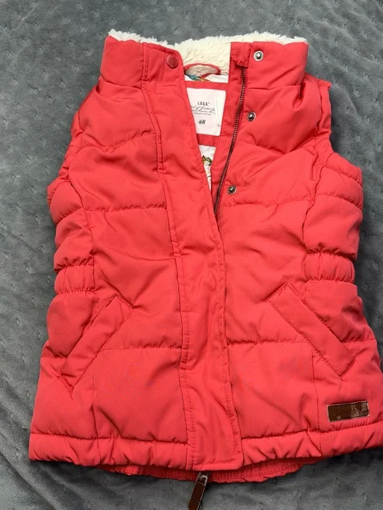 H&M Coral Quilted Sleeveless Puffer Vest with Faux Shearling Trim