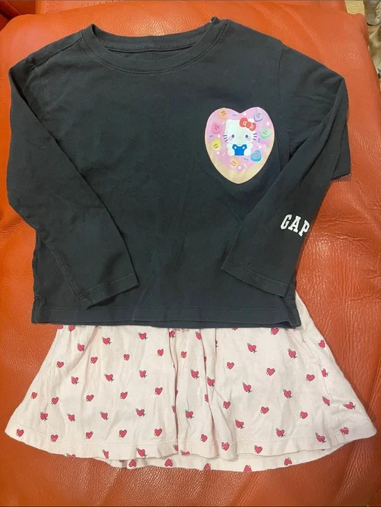 GAP  Hello Kitty Black Top with Pink Heart Skirt Kids  Set