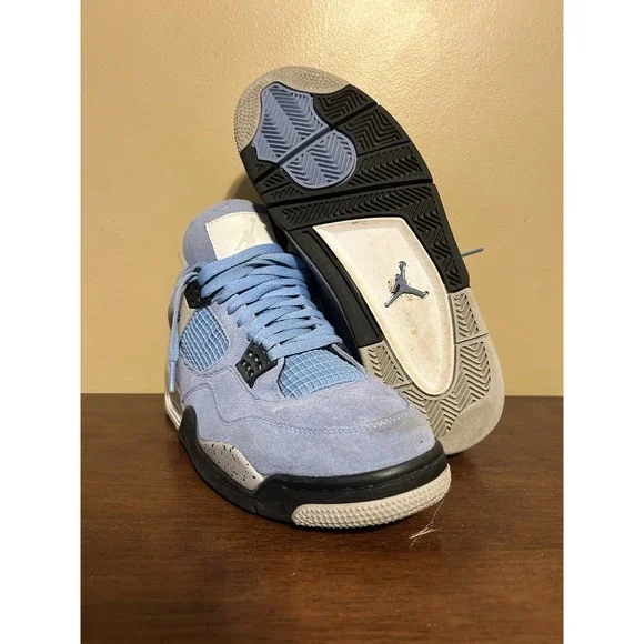 Size 9.5 Jordan 4 Retro Mid University Blue Sneakers Men's UNC