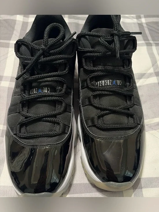 Jordan 11 retro Lows space jam