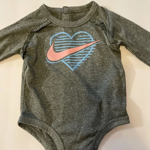 Nike onesie with logo swish size 6 months
