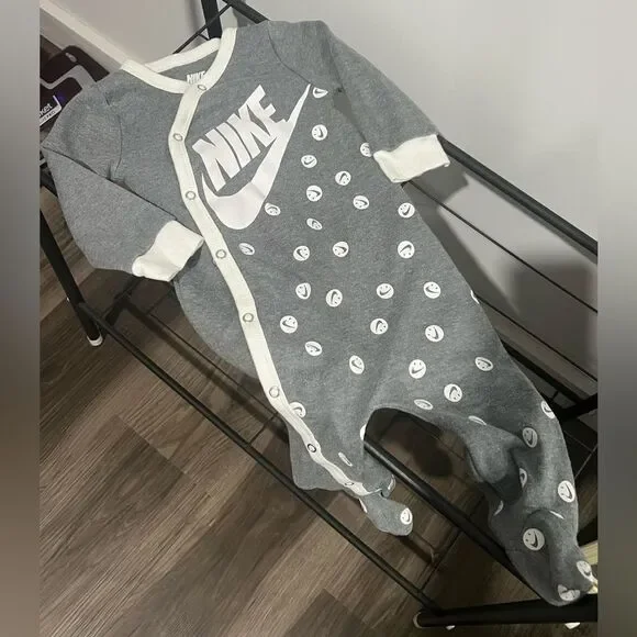 Nike Sleeper Size 6 Months