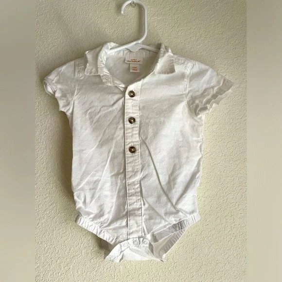 Cat & Jack White Kids Short Sleeve Button Up Bodysuit size 3/6M