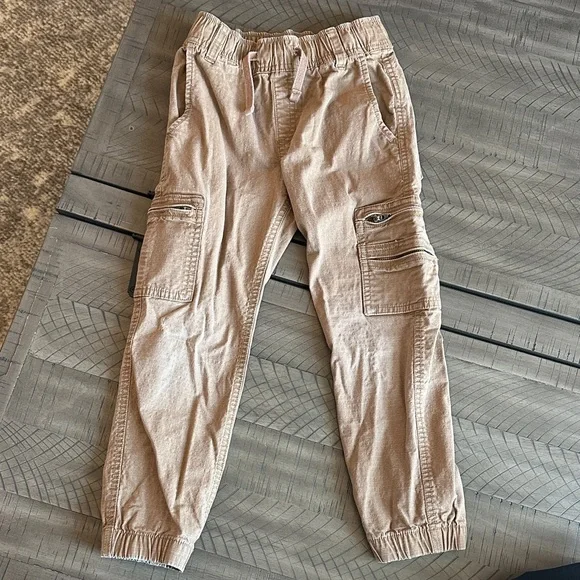 GAP Kids Cargo Joggers in Tan Beige