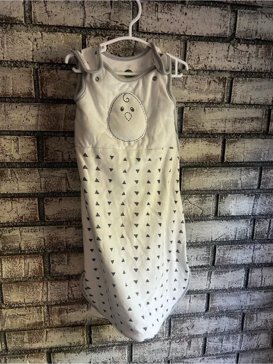 Baby Sleep Sack - White with Gray Chick Design nested bean 0-6 M