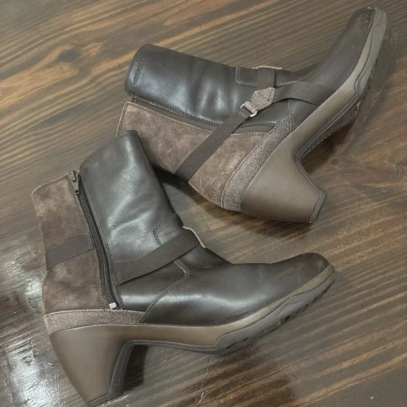 Merrell Women's Evera Fade Espresso Heeled Ankle Boots - Size 10US