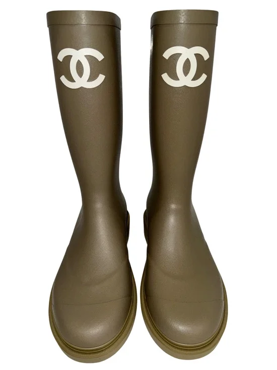 Chanel REV Dark Beige Moss Green White CC Logo High Pull On Rubber Rain Boots 41