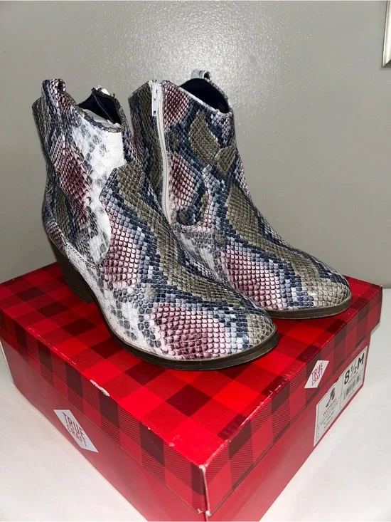 True Craft Navy Multicolor Snake-Print Ankle Booties 8.5