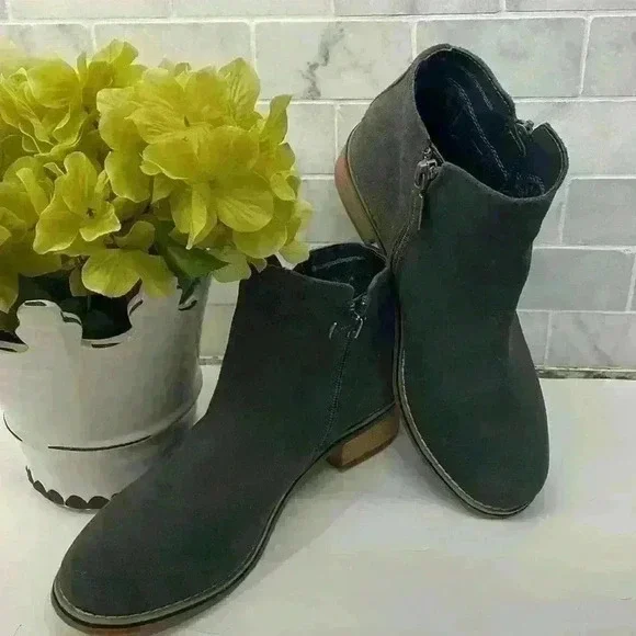 Blondo, “Liam” waterproof dark grey Ankle Bootie. Excellent Condition Size 7.5