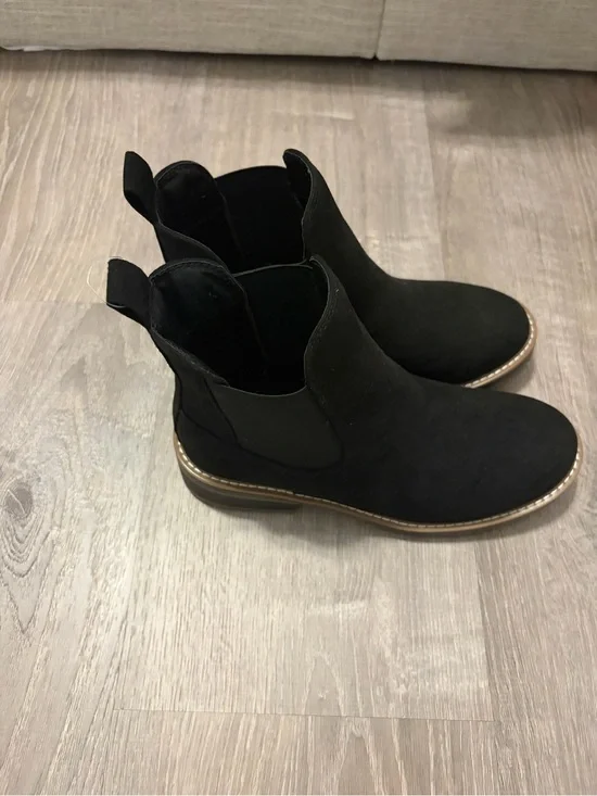 NEVER WORN* Kensie Chelsea Ankle Boots - Women's Suede Slip-On Size 7.5M