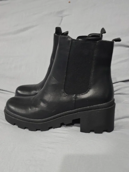 Pierre Dumas Black Chunky Chelsea Platform Booties‎