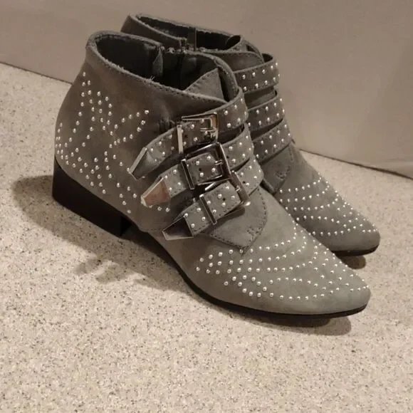 👍 Olive Green Studded Booties .  Size 7     A12